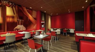 آیبیس هامبورگ آلسترینگ