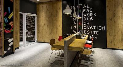 آیبیس هامبورگ آلسترینگ