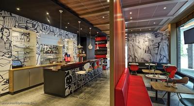 آیبیس هامبورگ آلسترینگ