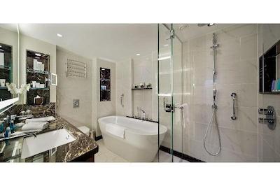 کنراد استانبول بسفروس