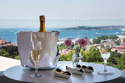 کنراد استانبول بسفروس