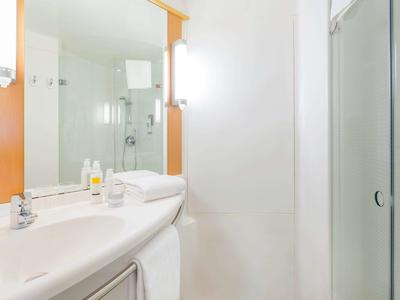 آیبیس پاریس سی‌ دی‌ جی ایرپورت