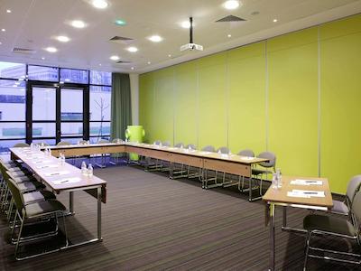 آیبیس پاریس سی‌ دی‌ جی ایرپورت