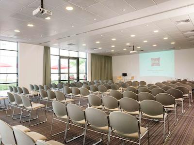 آیبیس پاریس سی‌ دی‌ جی ایرپورت