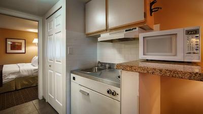 بست وسترن کاپیلنو این اند سویتس