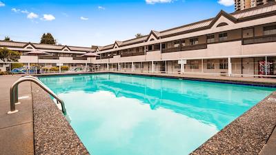 بست وسترن کاپیلنو این اند سویتس