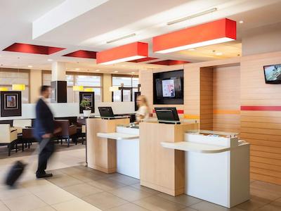 آیبیس بارسلونا ریپولت