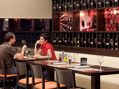 آیبیس بارسلونا ریپولت