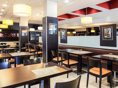 آیبیس بارسلونا ریپولت