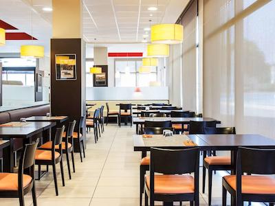 آیبیس بارسلونا ریپولت