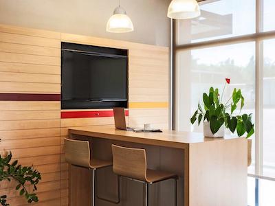 آیبیس بارسلونا ریپولت