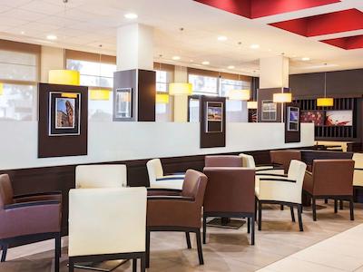 آیبیس بارسلونا ریپولت