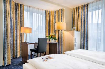 مریلا ایرپورت هتل کلن