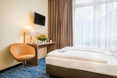 مریلا ایرپورت هتل کلن