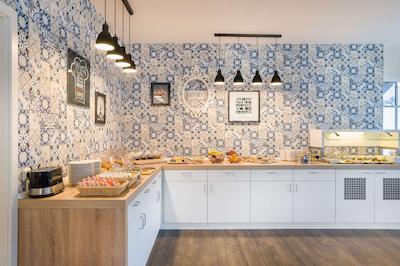 مریلا ایرپورت هتل کلن