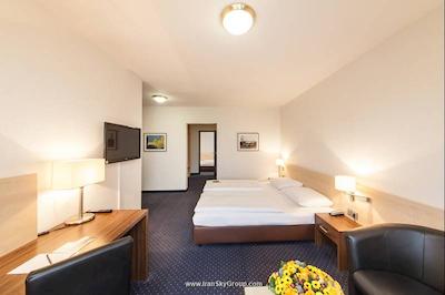 مریلا ایرپورت هتل کلن