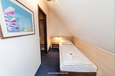 مریلا ایرپورت هتل کلن