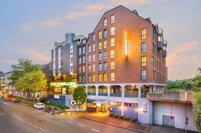 مریلا ایرپورت هتل کلن