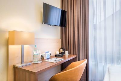 مریلا ایرپورت هتل کلن