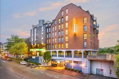 مریلا ایرپورت هتل کلن