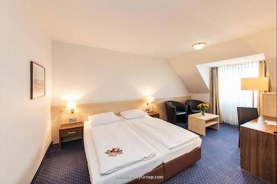 مریلا ایرپورت هتل کلن