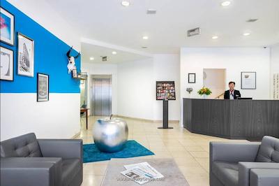 مریلا ایرپورت هتل کلن