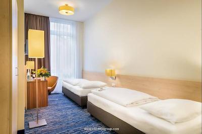 مریلا ایرپورت هتل کلن