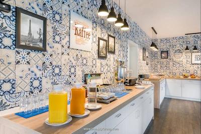 مریلا ایرپورت هتل کلن