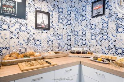 مریلا ایرپورت هتل کلن