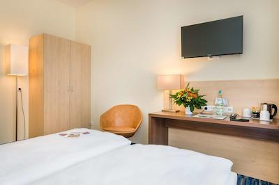 مریلا ایرپورت هتل کلن