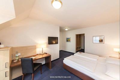 مریلا ایرپورت هتل کلن