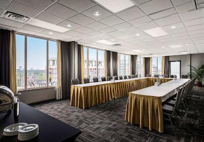 بست وسترن پلاس اوتاوا‌ داون تاون-ویکتوریا پارک