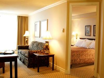 بست وسترن پلاس اوتاوا‌ داون تاون-ویکتوریا پارک