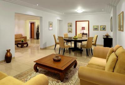 گرند حیات رزیدنس