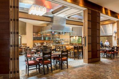 گرند حیات رزیدنس