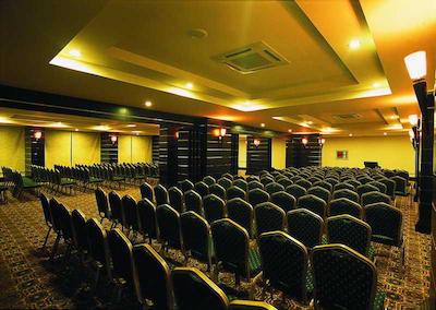 آیدین بی فیمس ریزورت