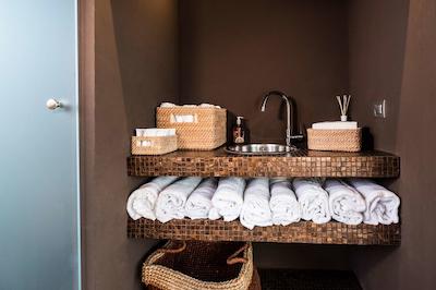 بست وسترن سیتی میلانو سنترو