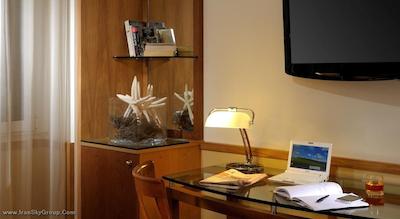 بست وسترن سیتی میلانو سنترو