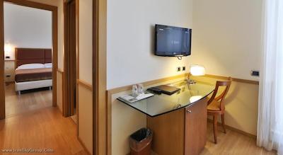 بست وسترن سیتی میلانو سنترو