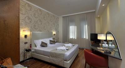 بست وسترن سیتی میلانو سنترو