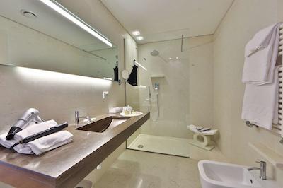 بست وسترن بولونیا