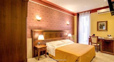 اورلیوس آرت گالری هتل