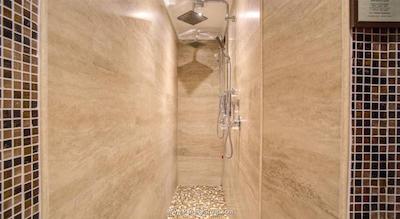 اورلیوس آرت گالری هتل