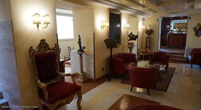 اورلیوس آرت گالری هتل