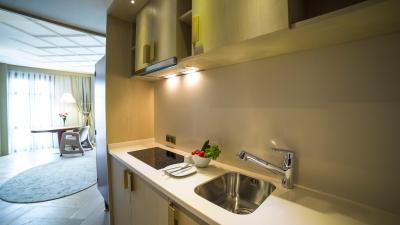 مگا رزیدنس اند هتل نیشان تاشی