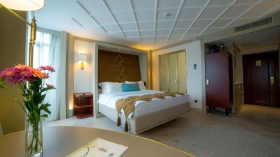 مگا رزیدنس اند هتل نیشان تاشی