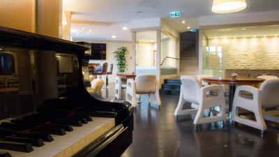 مگا رزیدنس اند هتل نیشان تاشی