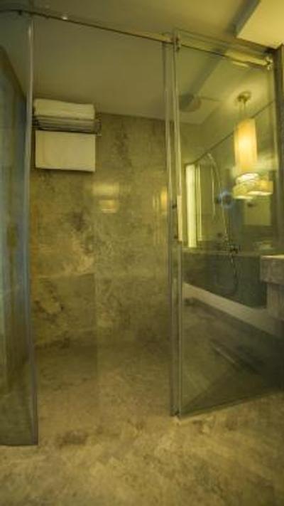 مگا رزیدنس اند هتل نیشان تاشی