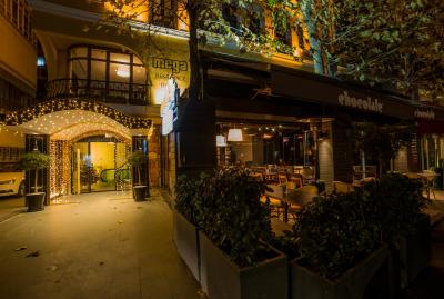 مگا رزیدنس اند هتل نیشان تاشی