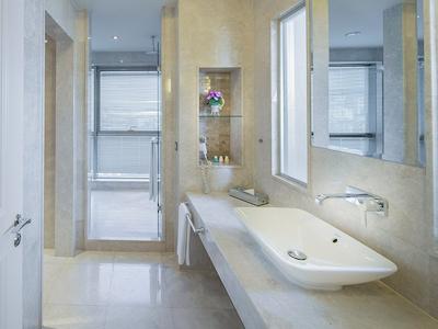 تایتانیک بیزینس کارتال